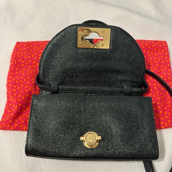 TORY BURCH Shimmery Green Crossbody Clutch Bag - Picture 5 of 11